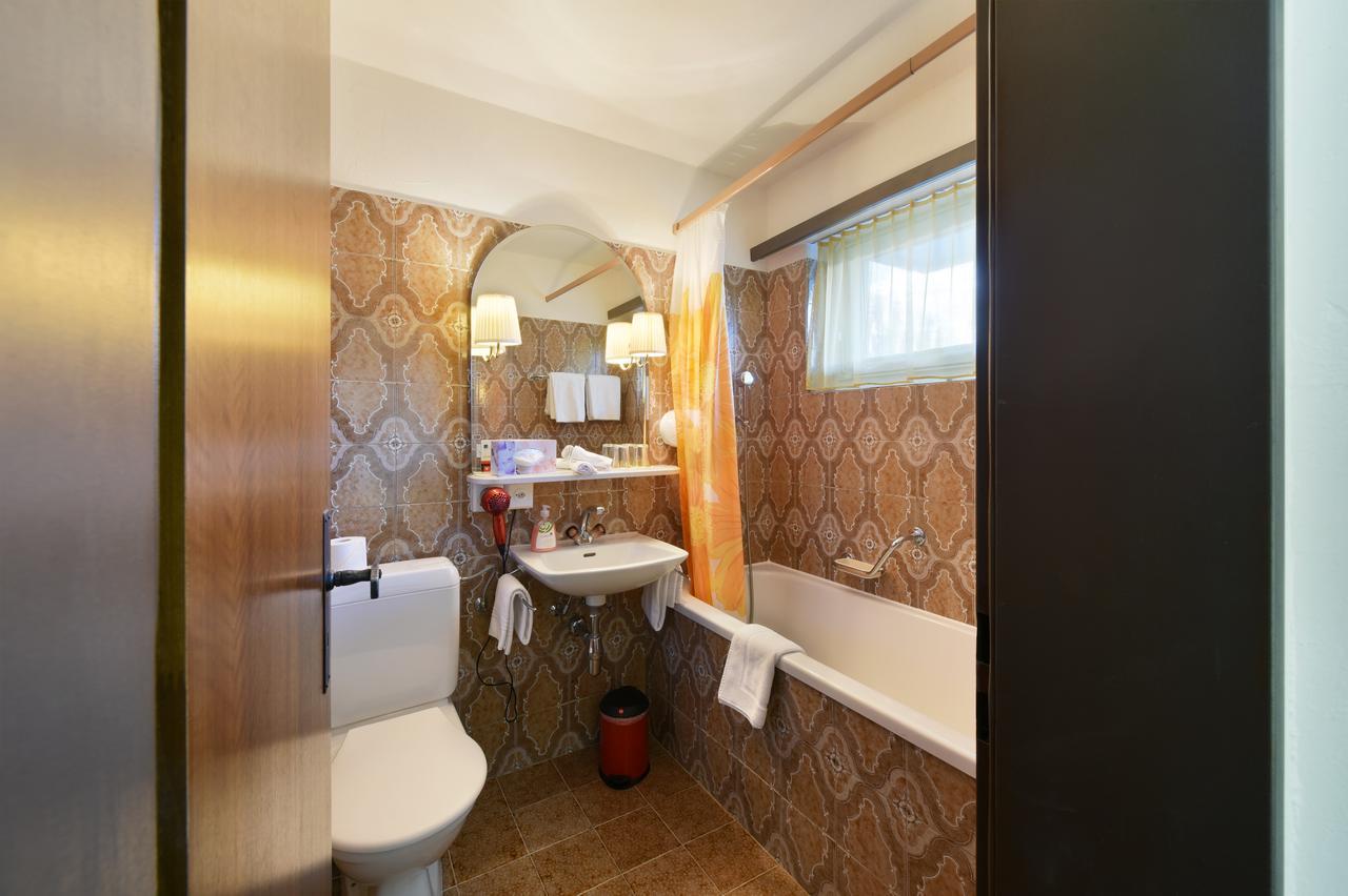 Schlosshotel - Self Check-In Hotel ブリーク エクステリア 写真